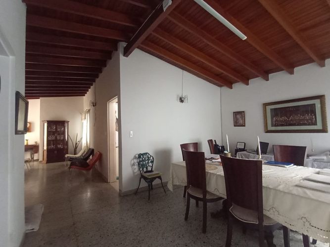 Casa de 5 alcobas en venta en La America, Medellín, 420 m² · foto 2 de 19