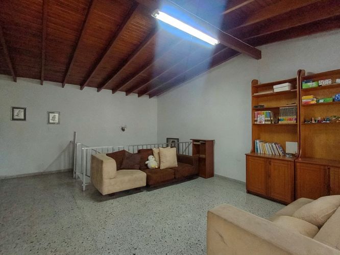 Casa de 5 alcobas en venta en La America, Medellín, 420 m² · foto 9 de 19
