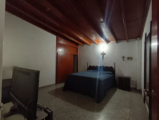 Casa de 5 alcobas en venta en La America, Medellín, 420 m² · foto 11 de 19