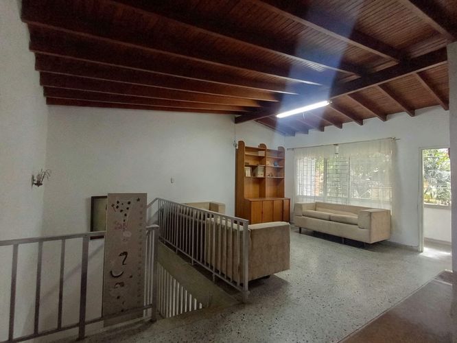 Casa de 5 alcobas en venta en La America, Medellín, 420 m² · foto 8 de 19