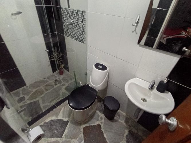 Casa de 5 alcobas en venta en La America, Medellín, 420 m² · foto 16 de 19