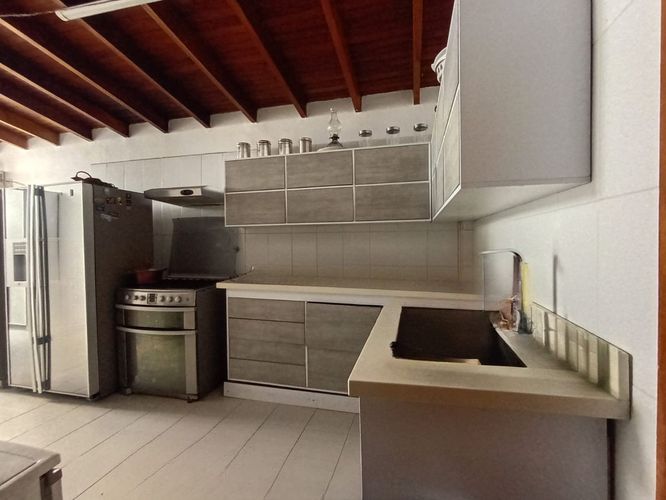 Casa de 5 alcobas en venta en La America, Medellín, 420 m² · foto 4 de 19
