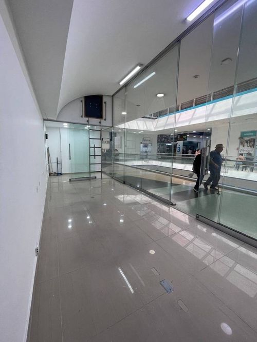 Local en arriendo en La Candelaria, Medellín, 21 m² · foto 16 de 24