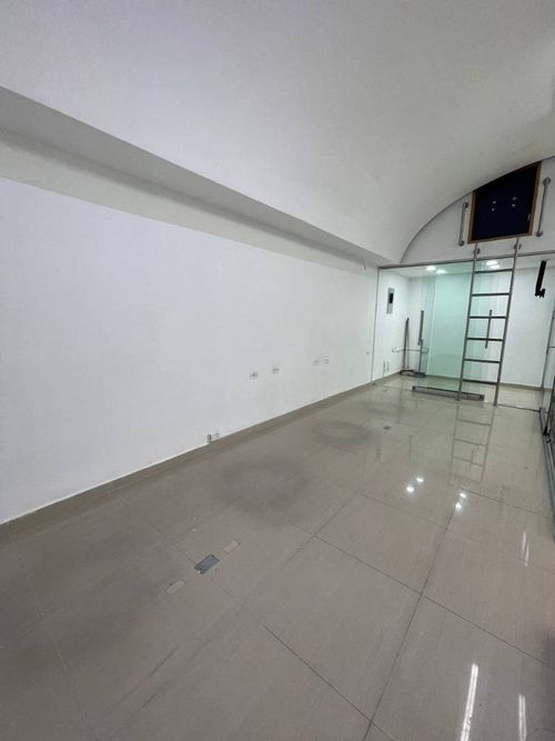 Local en arriendo en La Candelaria, Medellín, 21 m² · foto 17 de 24