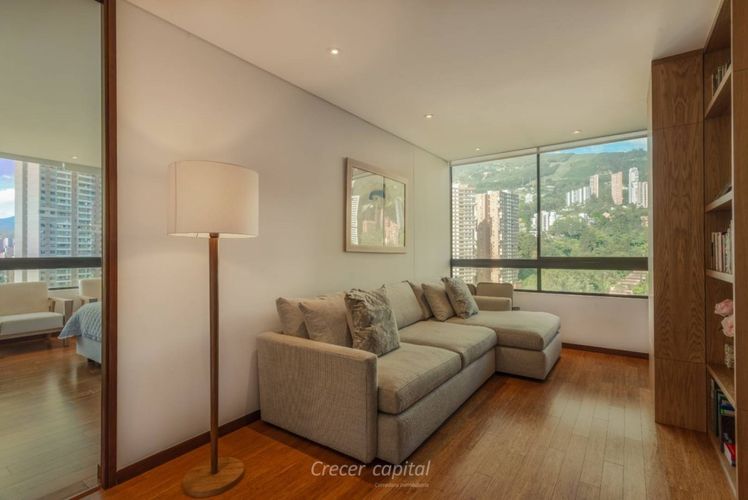 Apartamento de 3 alcobas en venta en El Castillo, Medellín, 217 m² · foto 5 de 10