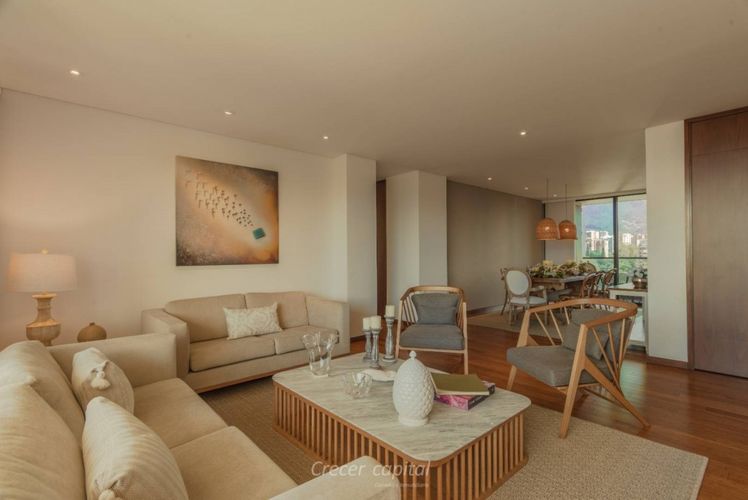 Apartamento de 3 alcobas en venta en El Castillo, Medellín, 217 m² · foto 6 de 10