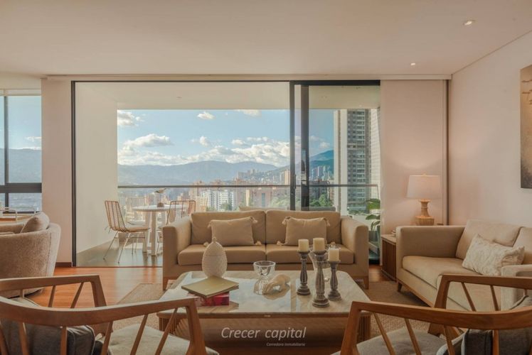 Apartamento de 3 alcobas en venta en El Castillo, Medellín, 217 m² · foto 7 de 10