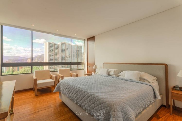 Apartamento de 3 alcobas en venta en El Castillo, Medellín, 217 m² · foto 8 de 10