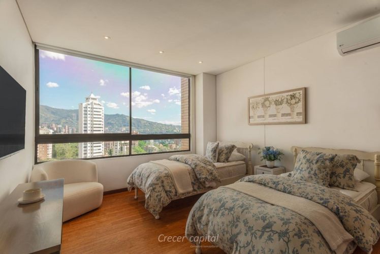 Apartamento de 3 alcobas en venta en El Castillo, Medellín, 217 m² · foto 9 de 10