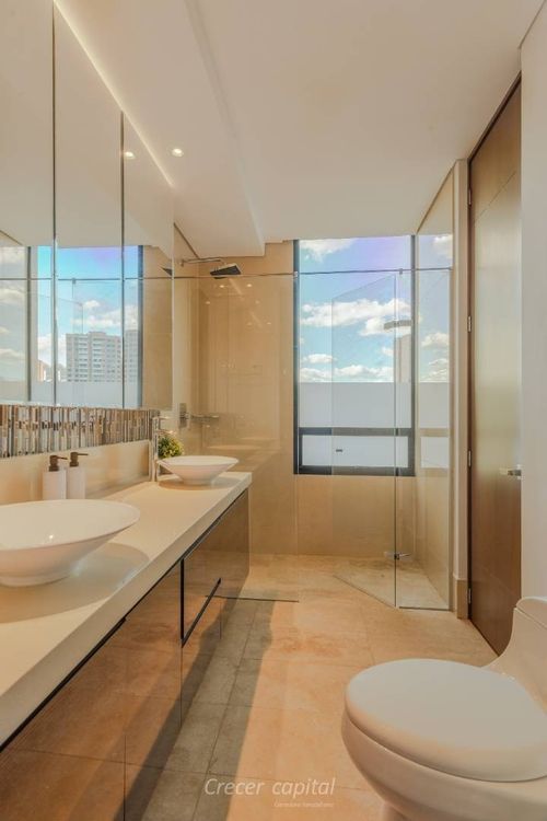 Apartamento de 3 alcobas en venta en El Castillo, Medellín, 217 m² · foto 10 de 10