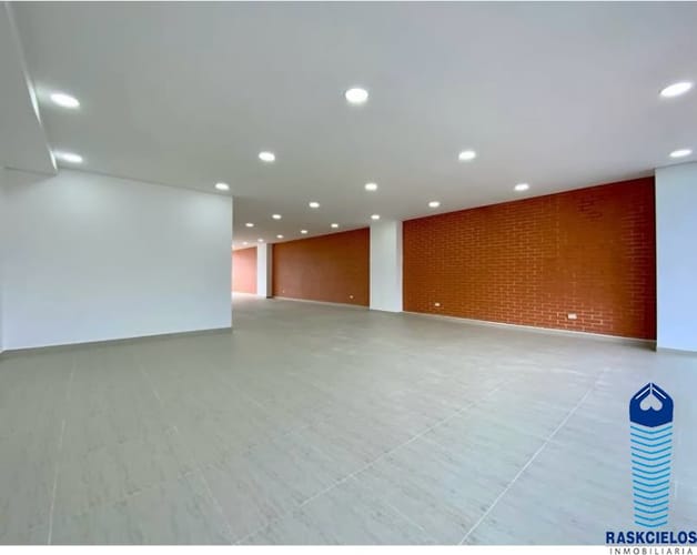 Local en venta en Las Acacias, Medellín, 137 m² · foto 2 de 9
