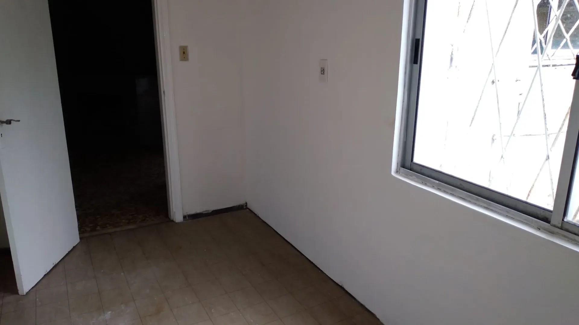 ALQUILER EN SAYAGO, CASA DE 3 DORMITORIOS, PLANTA BAJA AL FRENTE, JARDIN, COCHERA, REJAS · Foto 6