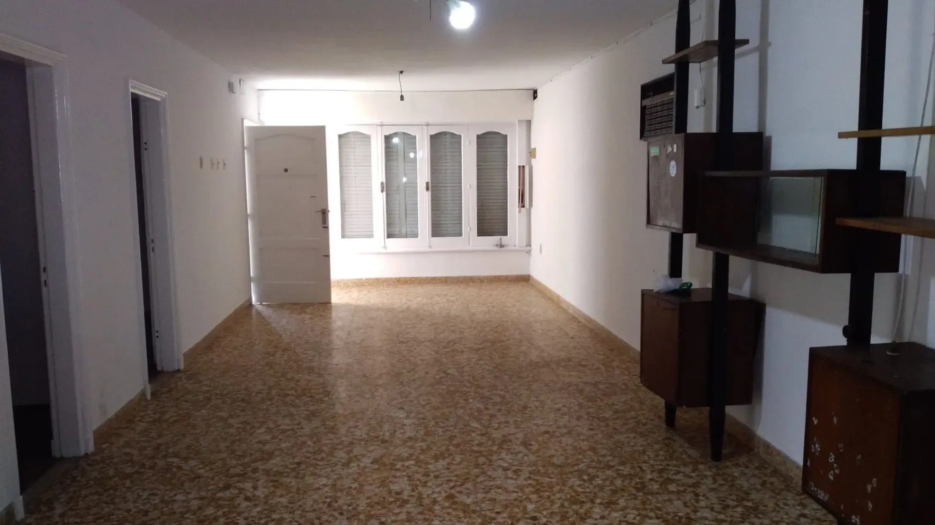 ALQUILER EN SAYAGO, CASA DE 3 DORMITORIOS, PLANTA BAJA AL FRENTE, JARDIN, COCHERA, REJAS · Foto 4