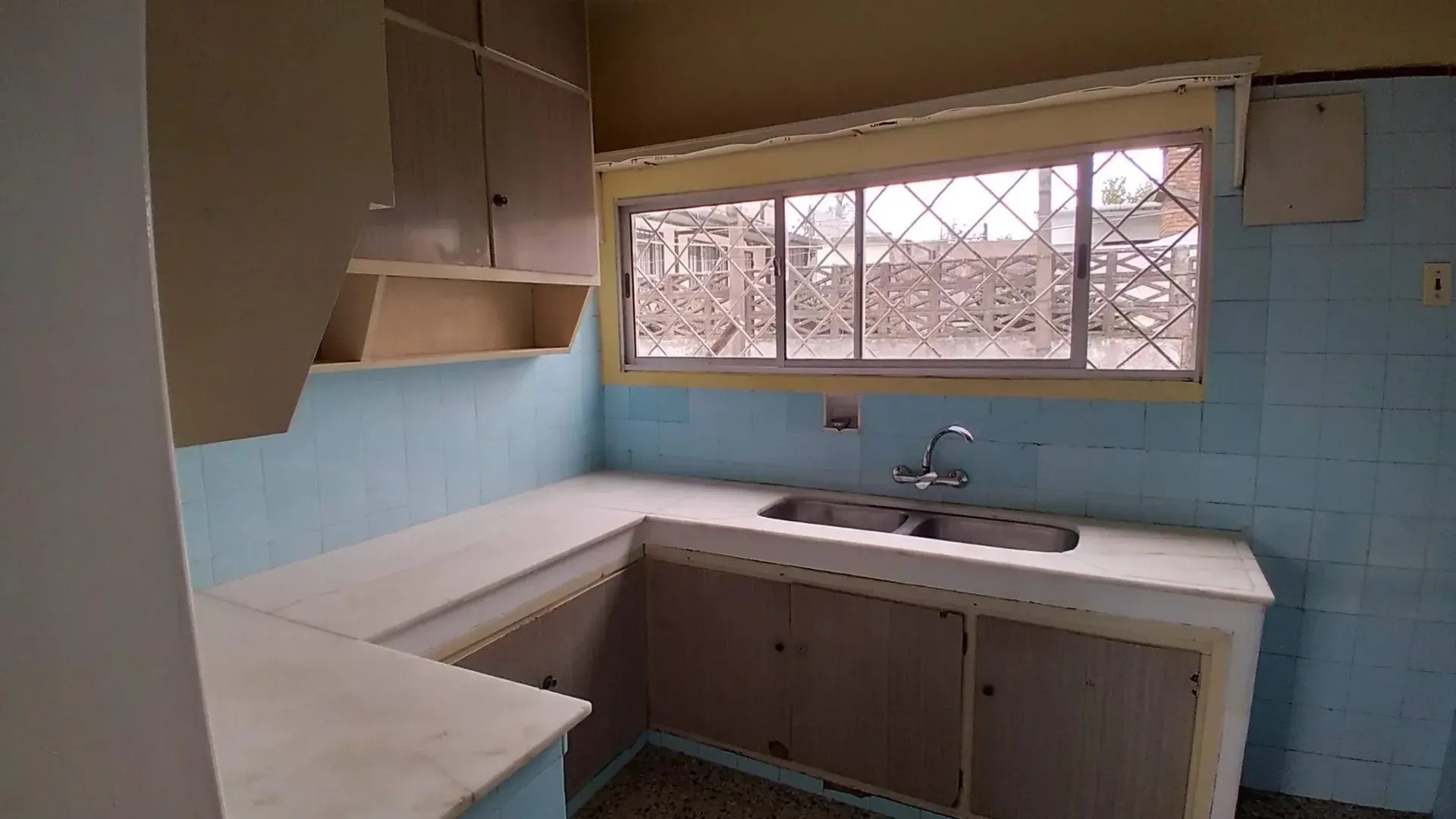 ALQUILER EN SAYAGO, CASA DE 3 DORMITORIOS, PLANTA BAJA AL FRENTE, JARDIN, COCHERA, REJAS · Foto 9