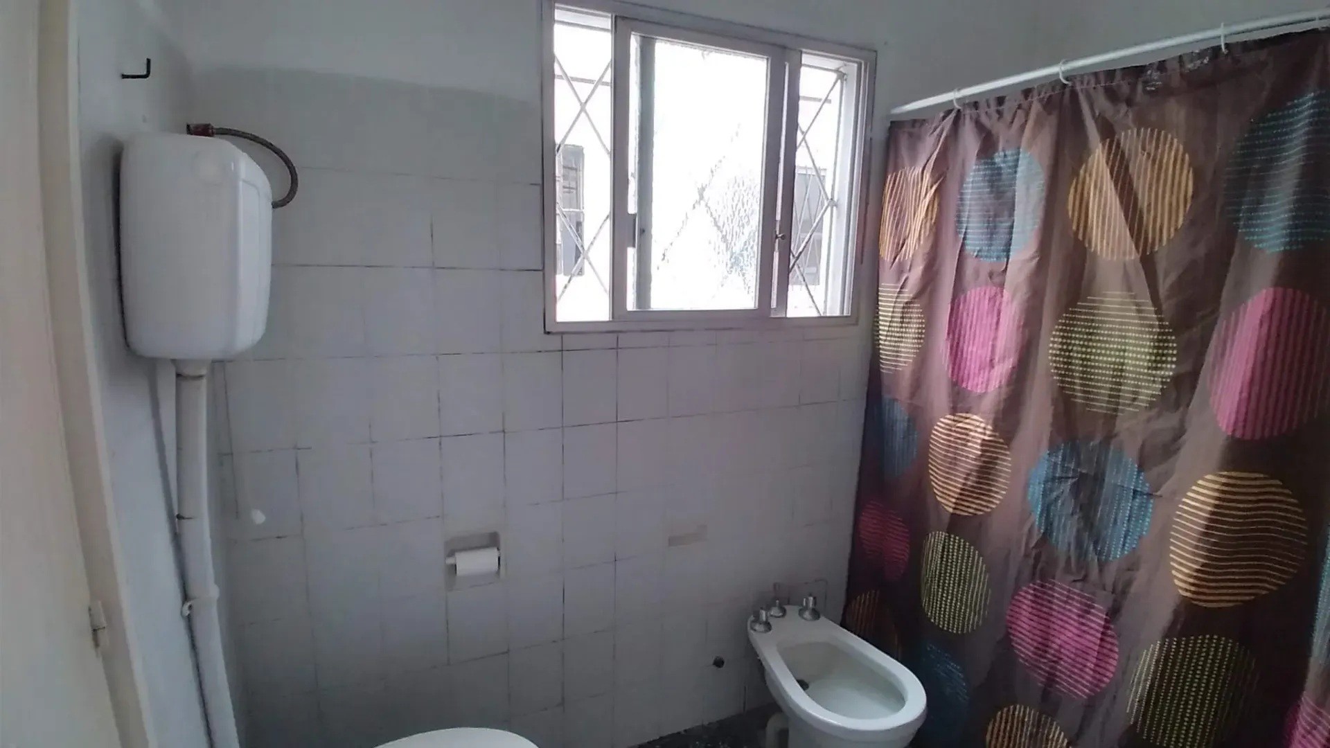 ALQUILER EN SAYAGO, CASA DE 3 DORMITORIOS, PLANTA BAJA AL FRENTE, JARDIN, COCHERA, REJAS · Foto 7