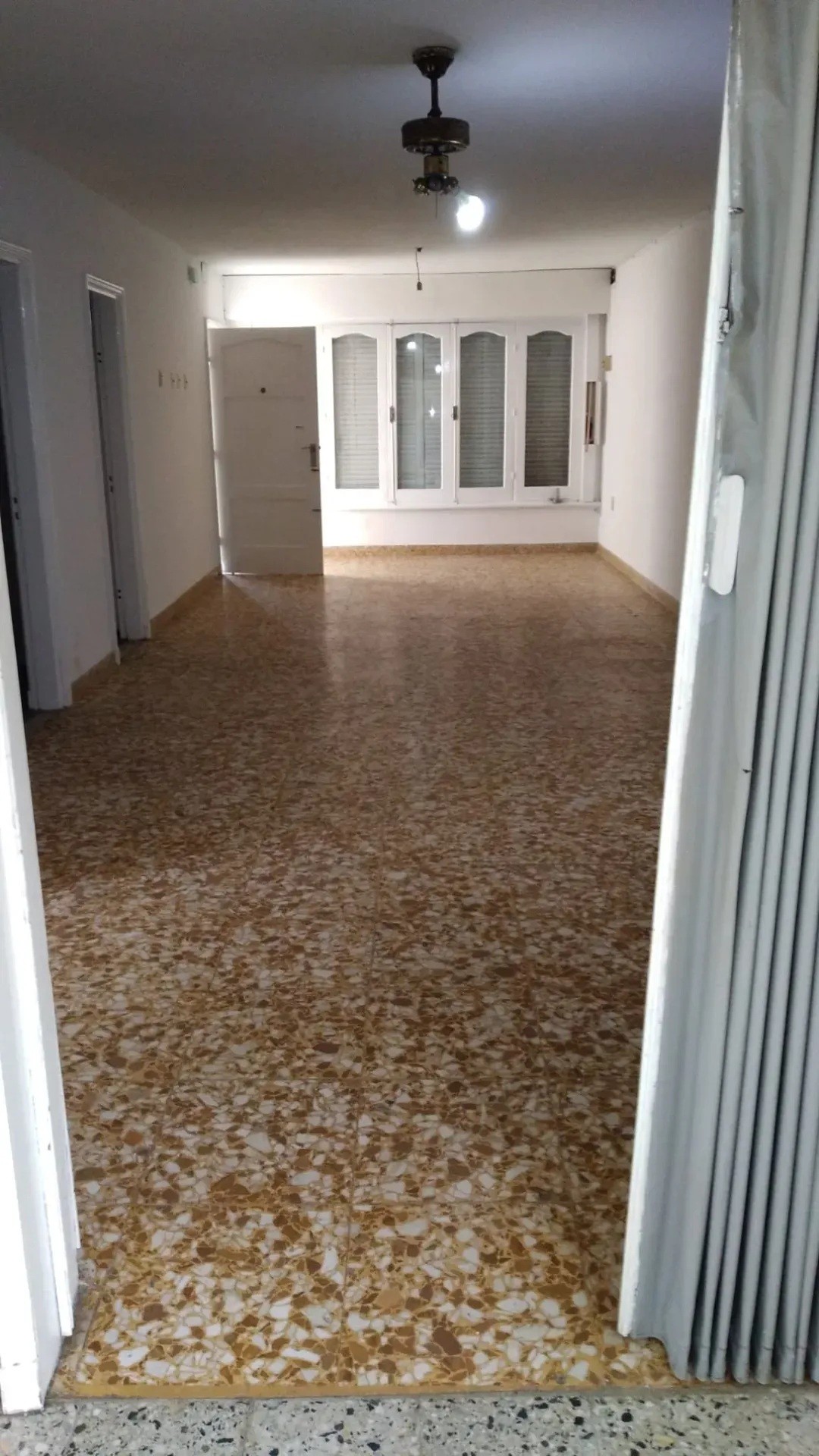 ALQUILER EN SAYAGO, CASA DE 3 DORMITORIOS, PLANTA BAJA AL FRENTE, JARDIN, COCHERA, REJAS · Foto 5