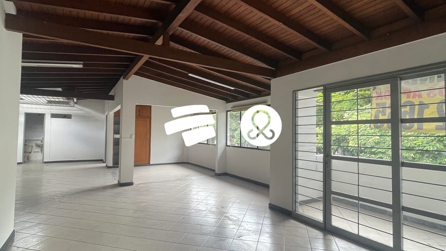 Apartamento de 1 alcoba en venta en San Bernardo, Medellín, 126 m² · foto 4 de 5