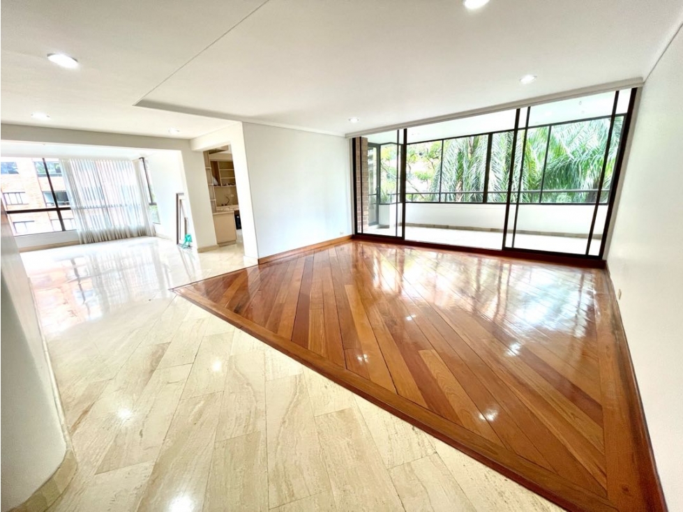 Apartamento de 4 habitaciones en venta en El Poblado, Medellín — imagen 1 de 30