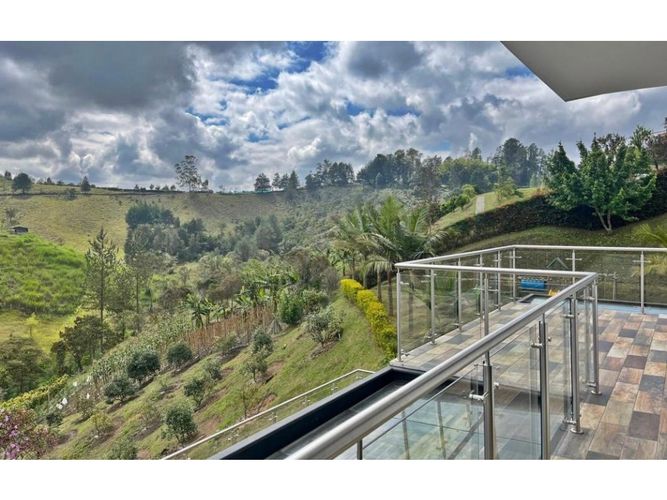 Casa de 4 alcobas en venta en San Luis, Rionegro, 360 m² · foto 2 de 10