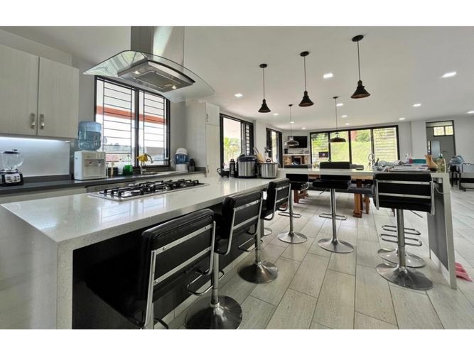 Casa de 4 alcobas en venta en San Luis, Rionegro, 360 m² · foto 3 de 10