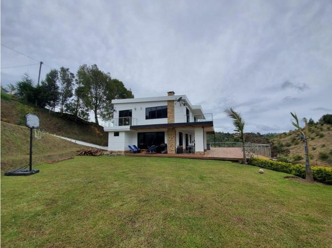 Casa de 4 alcobas en venta en San Luis, Rionegro, 360 m² · foto 9 de 10