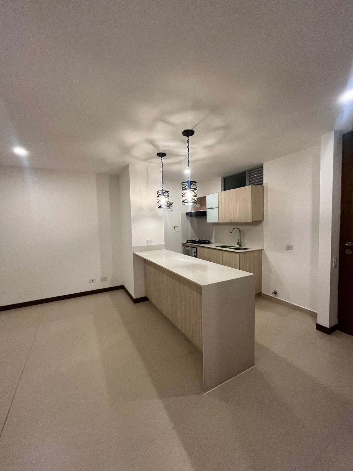 Apartamento en arriendo en Loma De Los Gonzalez, Medellín · foto 2 de 15