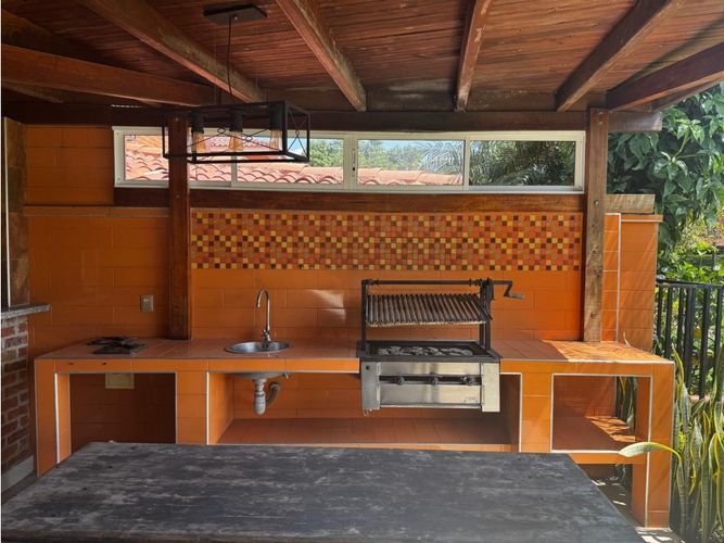Casa de 5 alcobas en venta en El Castillo, Jamundí, 340 m² · foto 4 de 24