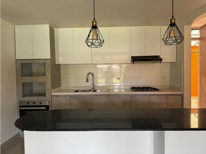Casa de 5 alcobas en venta en El Castillo, Jamundí, 340 m² · foto 5 de 24