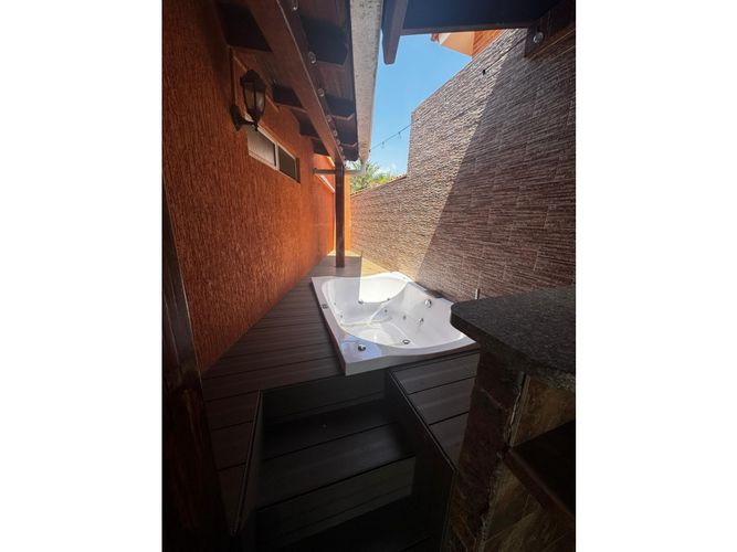 Casa de 5 alcobas en venta en El Castillo, Jamundí, 340 m² · foto 13 de 24