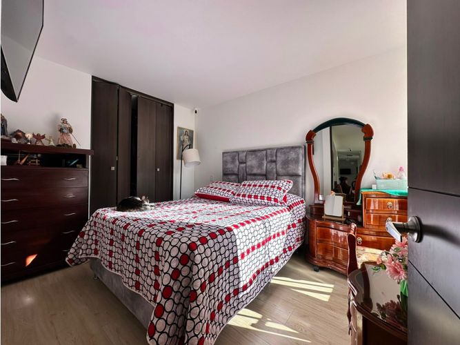Apartamento de 3 alcobas en venta en La Estancia, Madrid, 63 m² · foto 19 de 24