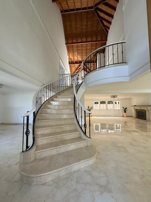 Casa de 5 alcobas en venta en San Lucas, Medellín, 500 m² · foto 2 de 24