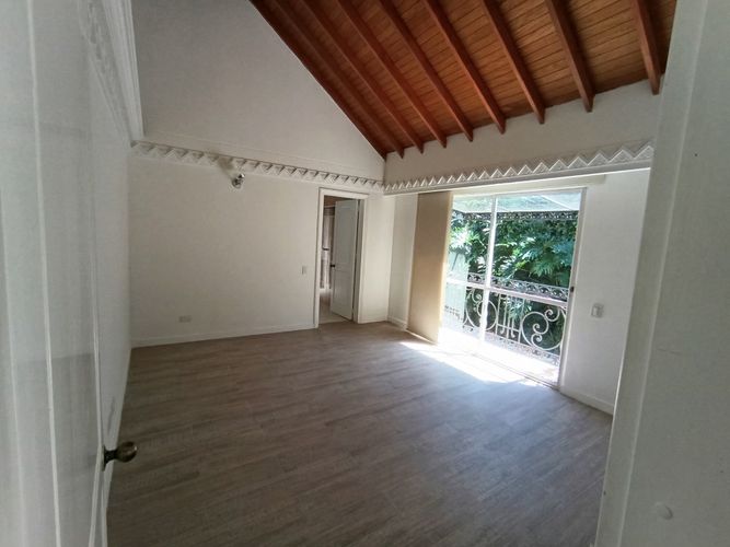 Casa de 5 alcobas en venta en San Lucas, Medellín, 500 m² · foto 14 de 24