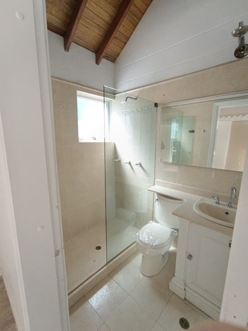Casa de 5 alcobas en venta en San Lucas, Medellín, 500 m² · foto 18 de 24