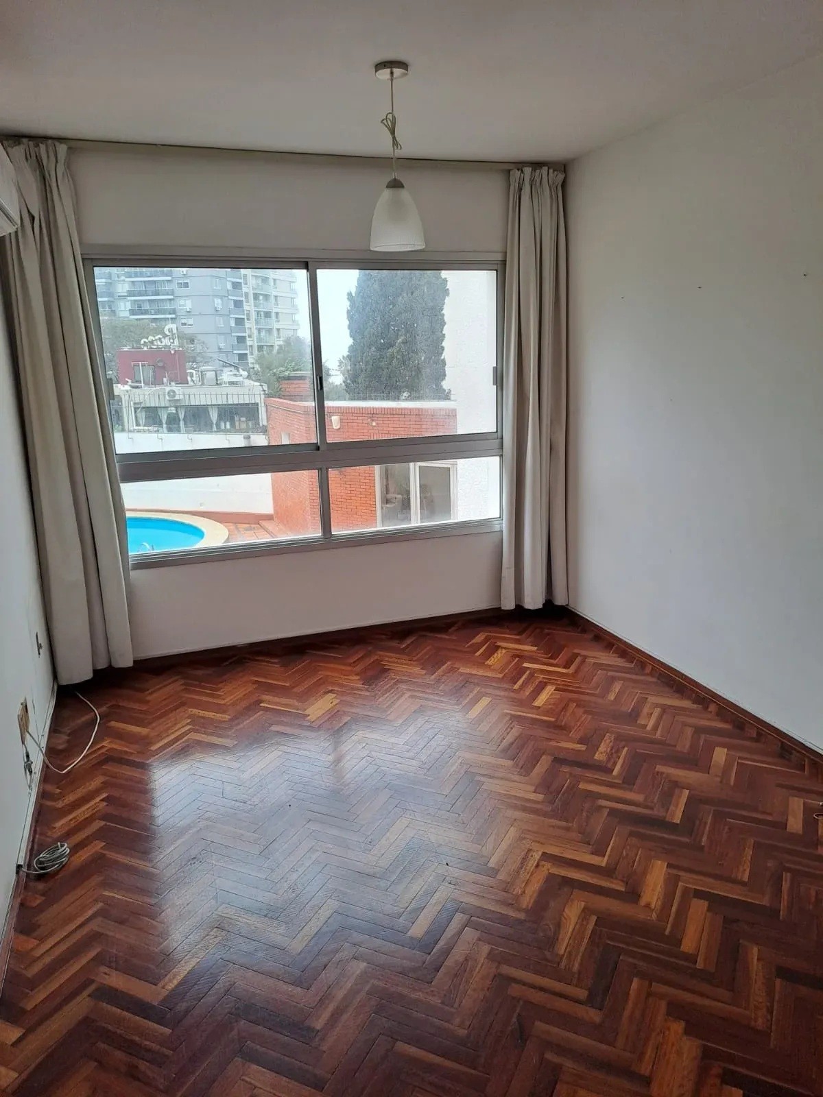 ALQUILER EN PUNTA CARRETAS/ GOLF, 1 DORMITORIO, PISO 2 AL CONTRA FRENTE, SEGURIDAD, PISCINA, GYM, LAVADERO