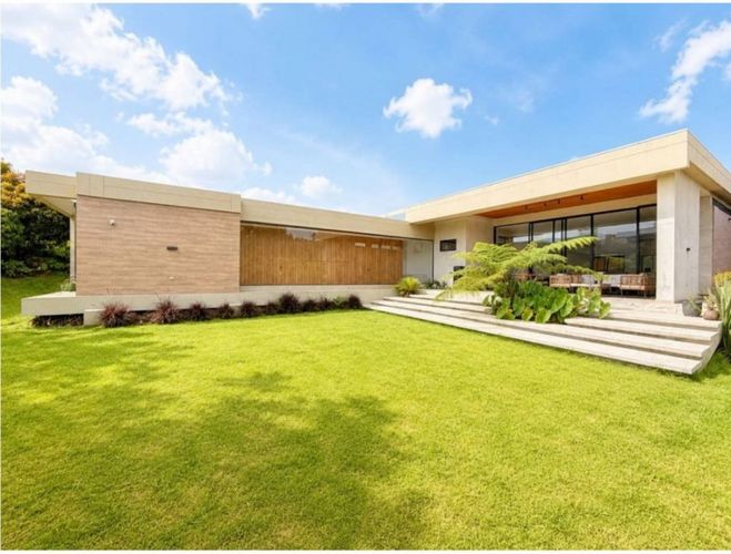 Casa de 3 alcobas en venta en Las Palmas, Medellín, 314 m² · foto 2 de 16