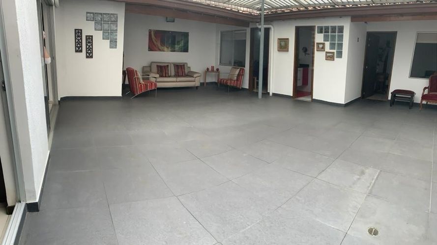 Casa de 5 alcobas en venta en El Velódromo, Medellín, 336 m² · foto 7 de 23