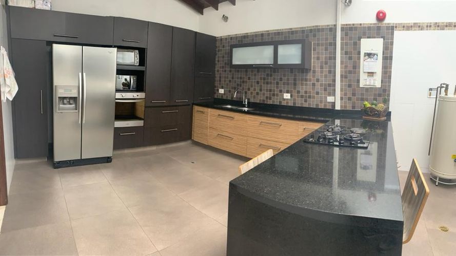 Casa de 5 alcobas en venta en El Velódromo, Medellín, 336 m² · foto 9 de 23