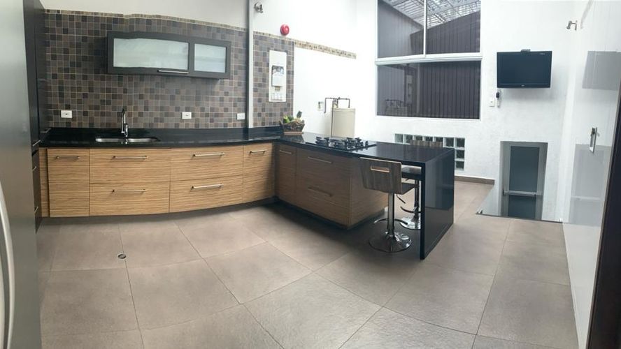 Casa de 5 alcobas en venta en El Velódromo, Medellín, 336 m² · foto 11 de 23