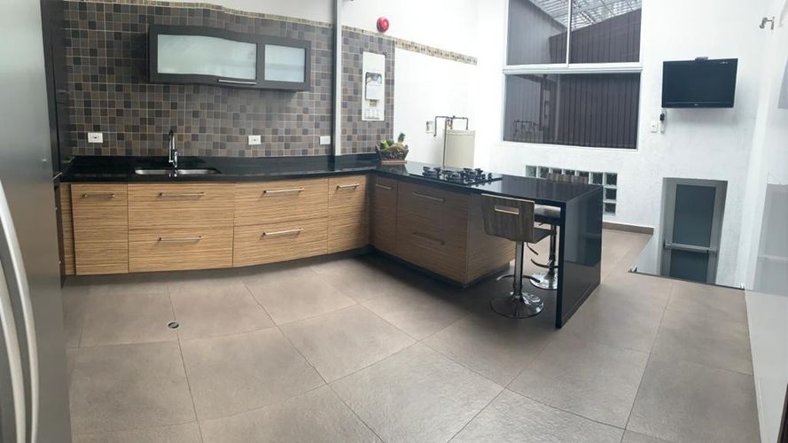 Casa de 5 alcobas en venta en El Velódromo, Medellín, 336 m² · foto 12 de 23
