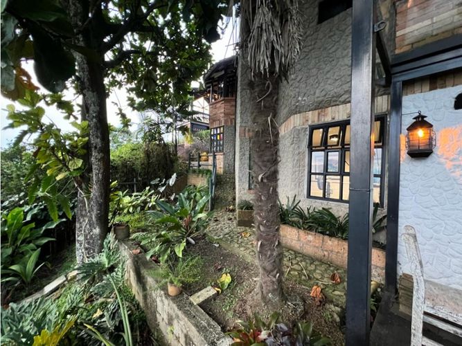 Casa de 3 alcobas en venta en Camino Verde, Envigado, 235 m² · foto 4 de 24