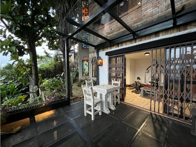 Casa de 3 alcobas en venta en Camino Verde, Envigado, 235 m² · foto 8 de 24