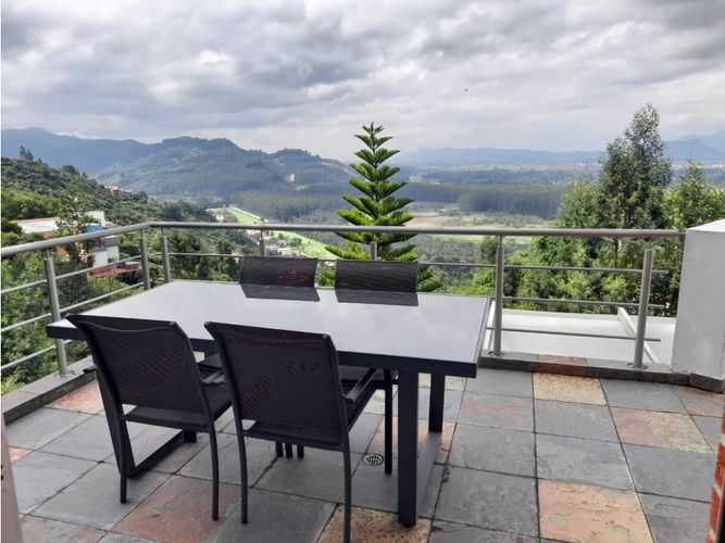Casa de 4 alcobas en venta en Aposentos, Sopó, 550 m² · foto 2 de 18