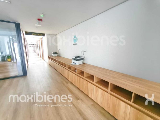 Oficina en arriendo en Los Colores, Medellín, 10 m² · foto 4 de 14