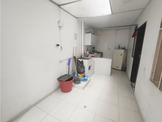 Casa de 7 alcobas en venta en La Laguna Fontibon, Bogotá, 216 m² · foto 3 de 24