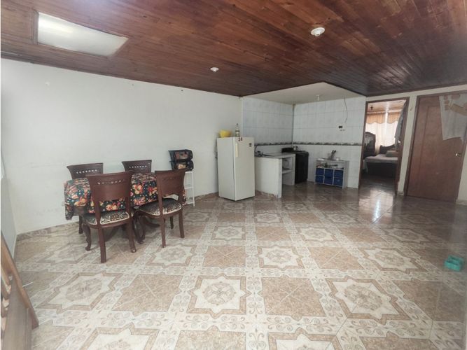 Casa de 7 alcobas en venta en La Laguna Fontibon, Bogotá, 216 m² · foto 17 de 24
