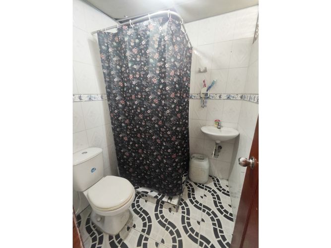 Casa de 7 alcobas en venta en La Laguna Fontibon, Bogotá, 216 m² · foto 21 de 24
