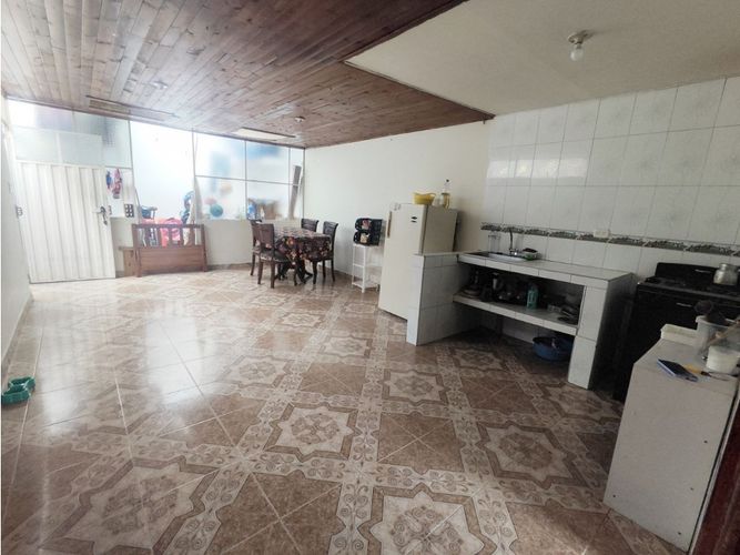 Casa de 7 alcobas en venta en La Laguna Fontibon, Bogotá, 216 m² · foto 22 de 24