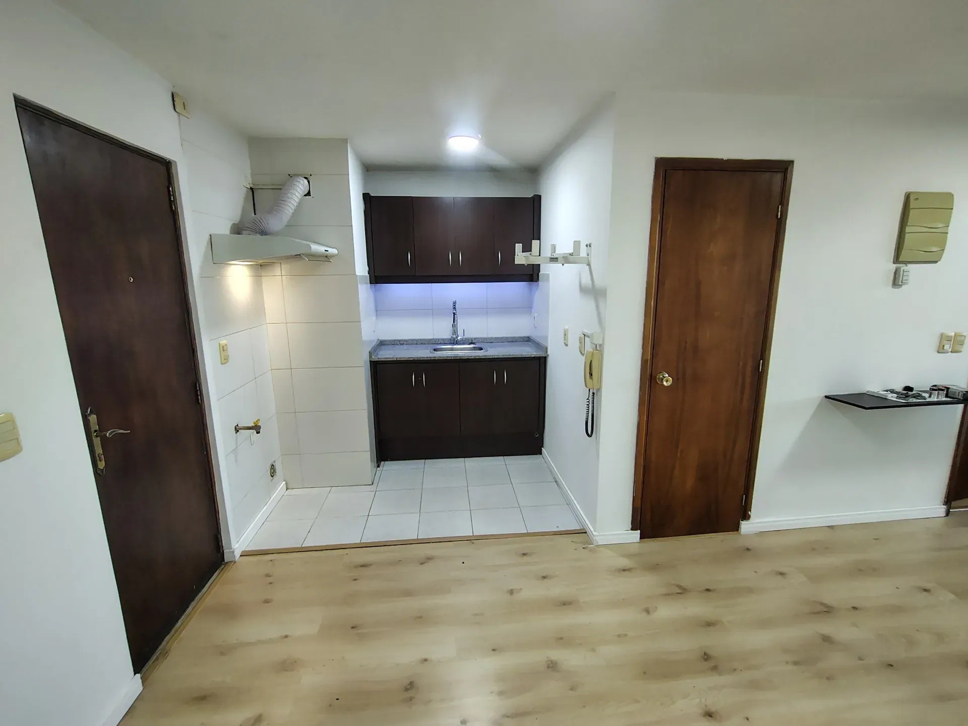ALQUILER EN PARQUE RODO, 1 DORMITORIO, PISO ALTO AL FRENTE CON BALCON, GARAJE INCLUIDO Y PORTERIA · Foto 3