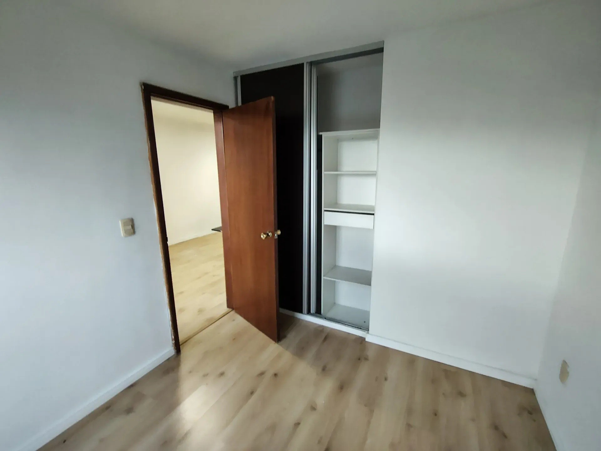 ALQUILER EN PARQUE RODO, 1 DORMITORIO, PISO ALTO AL FRENTE CON BALCON, GARAJE INCLUIDO Y PORTERIA · Foto 9