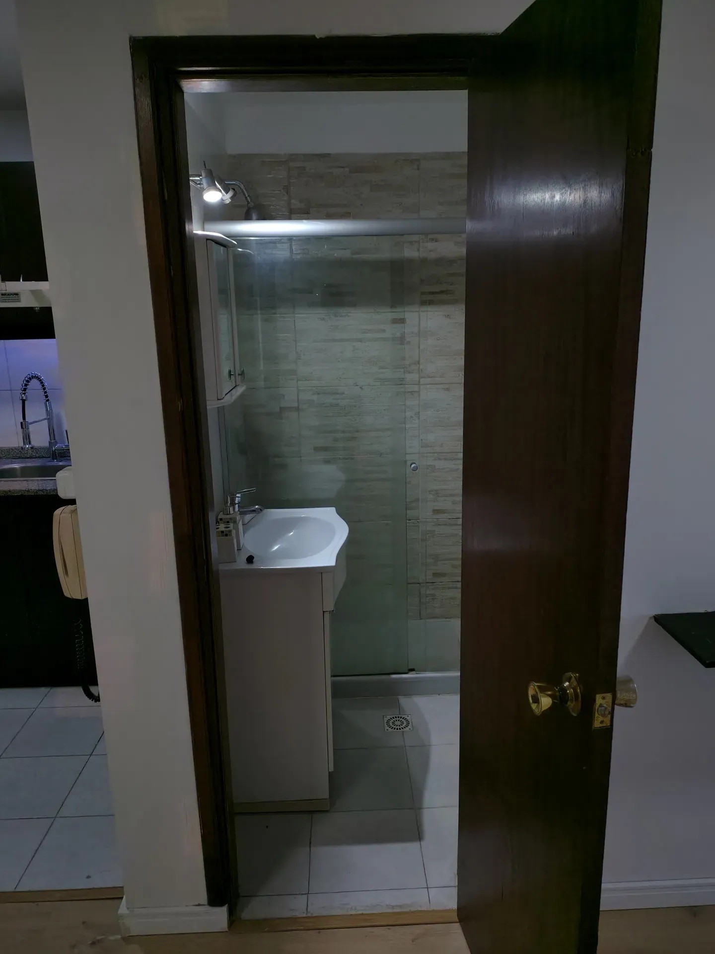 ALQUILER EN PARQUE RODO, 1 DORMITORIO, PISO ALTO AL FRENTE CON BALCON, GARAJE INCLUIDO Y PORTERIA · Foto 4